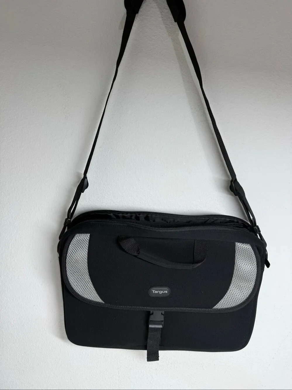 Targus Laptop Messenger Bag Black Briefcase Shoulder Bag NWOT